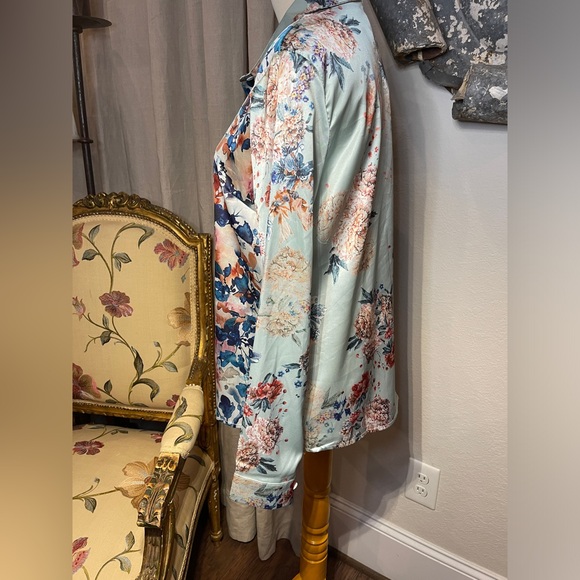 Floral Print Long Sleeve Button up Women's Casual Blouse Top Large NWT - Picture 3 of 12